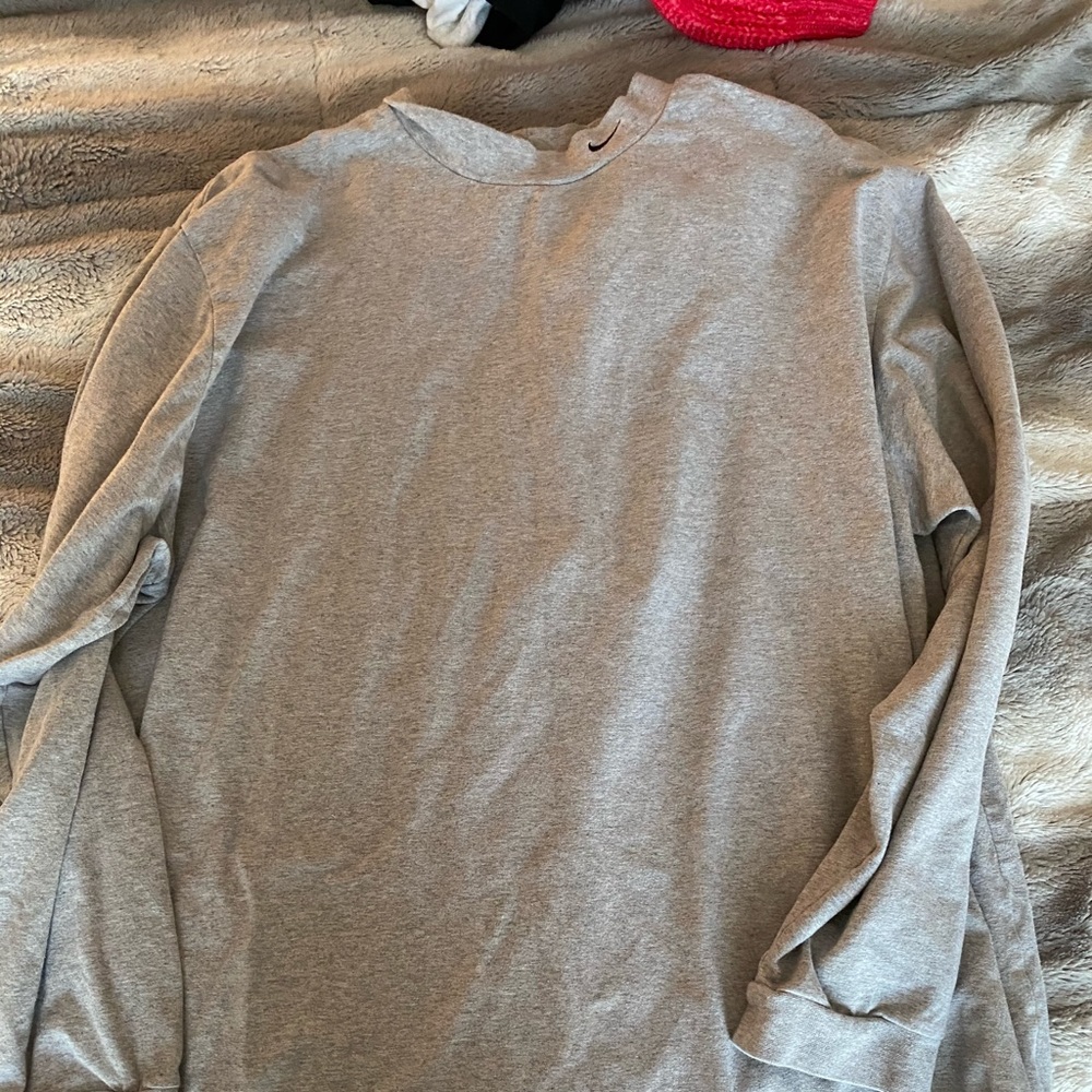 grey nike long sleeve